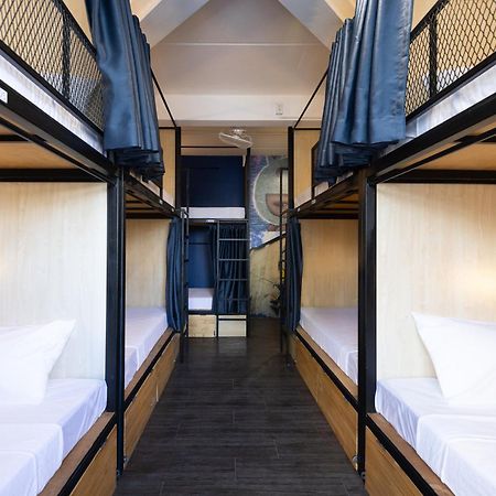 Marco Polo Phuket Poshtel & Bistro Hostel Bilik gambar