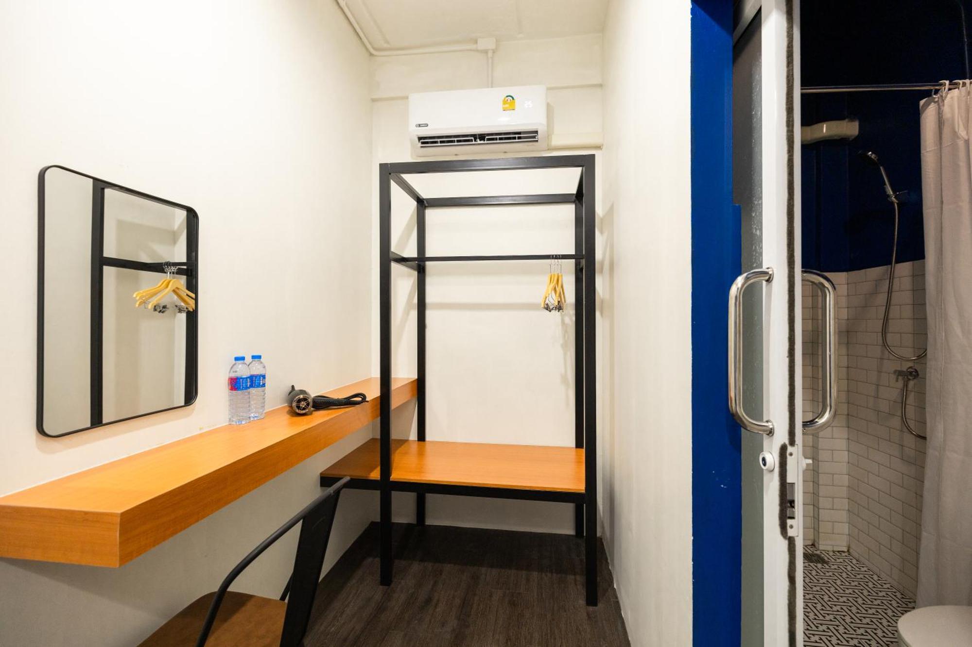 Marco Polo Phuket Poshtel & Bistro Hostel Bilik gambar