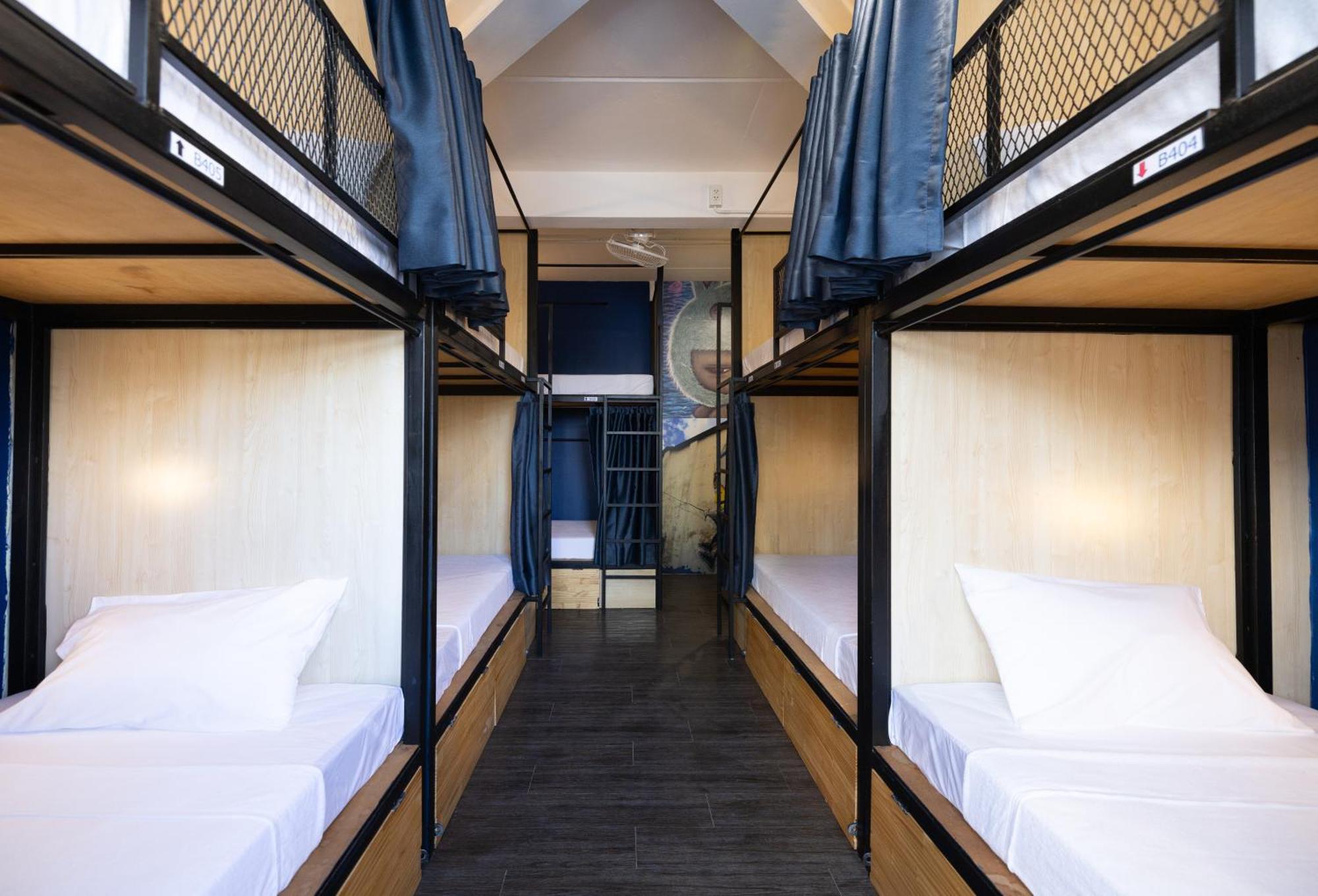 Marco Polo Phuket Poshtel & Bistro Hostel Bilik gambar
