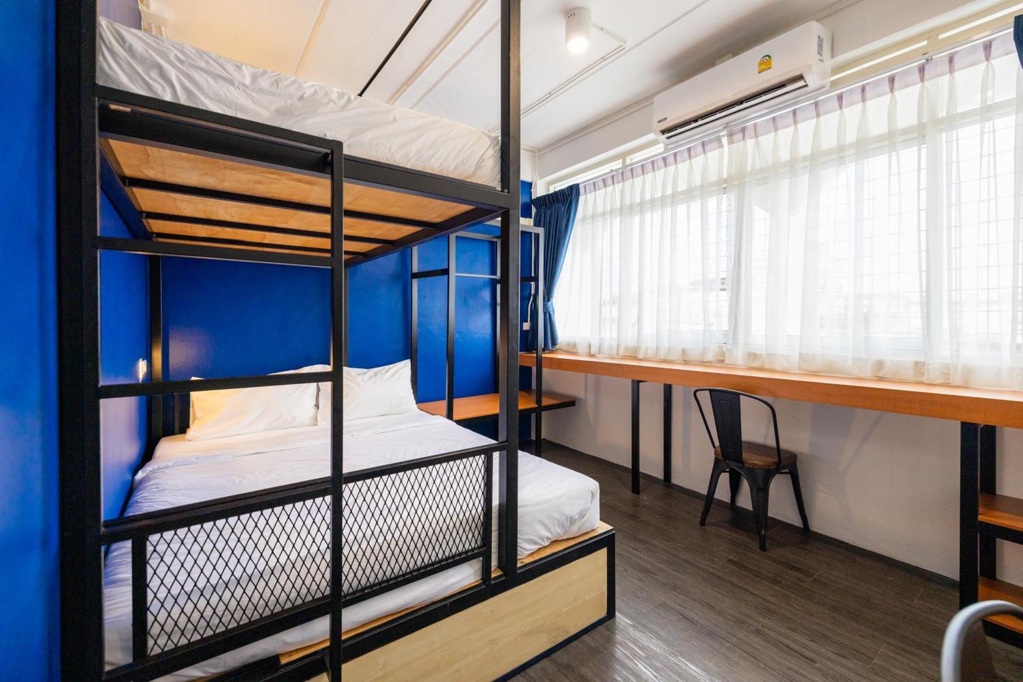 Marco Polo Phuket Poshtel & Bistro Hostel Bilik gambar