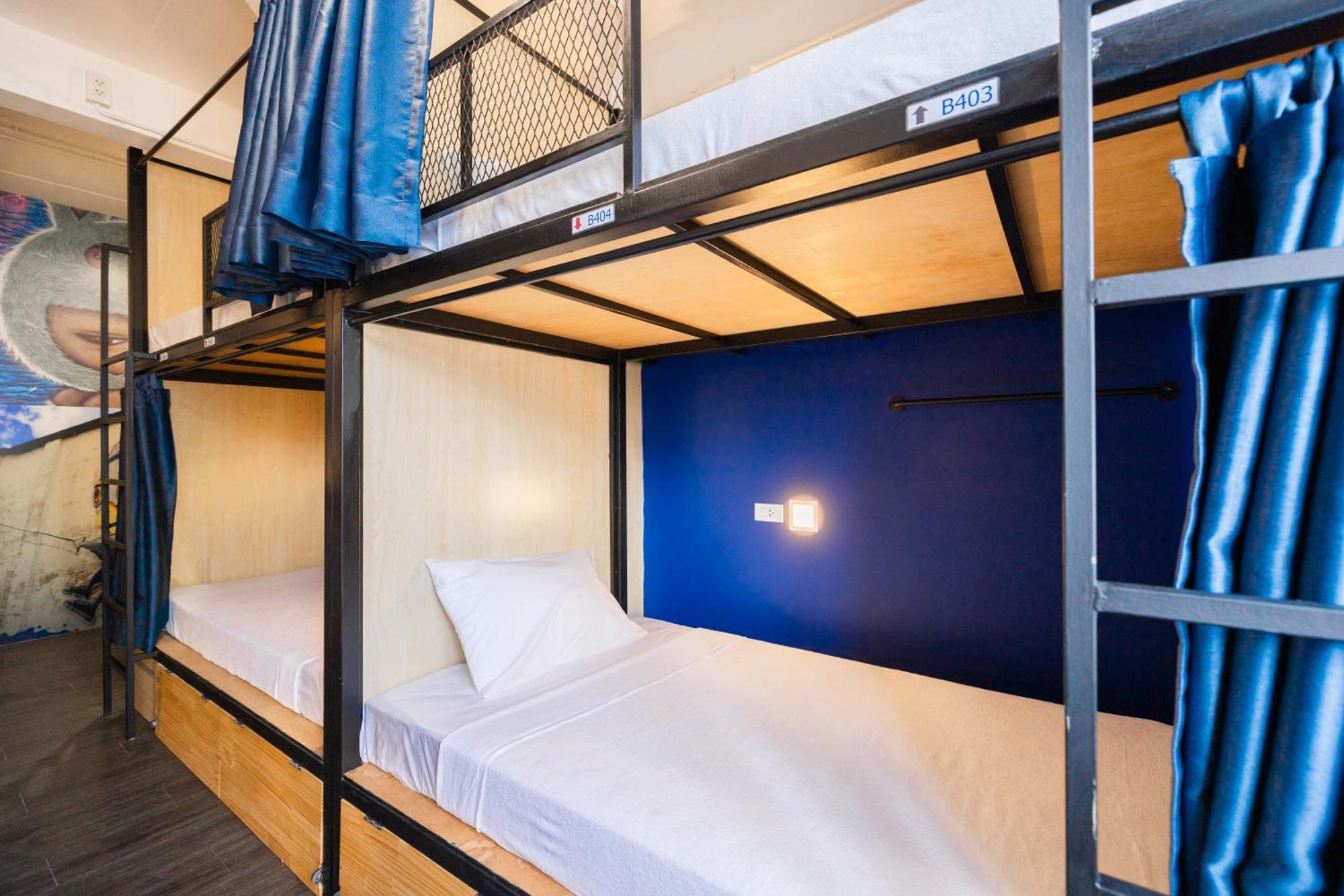 Marco Polo Phuket Poshtel & Bistro Hostel Bilik gambar